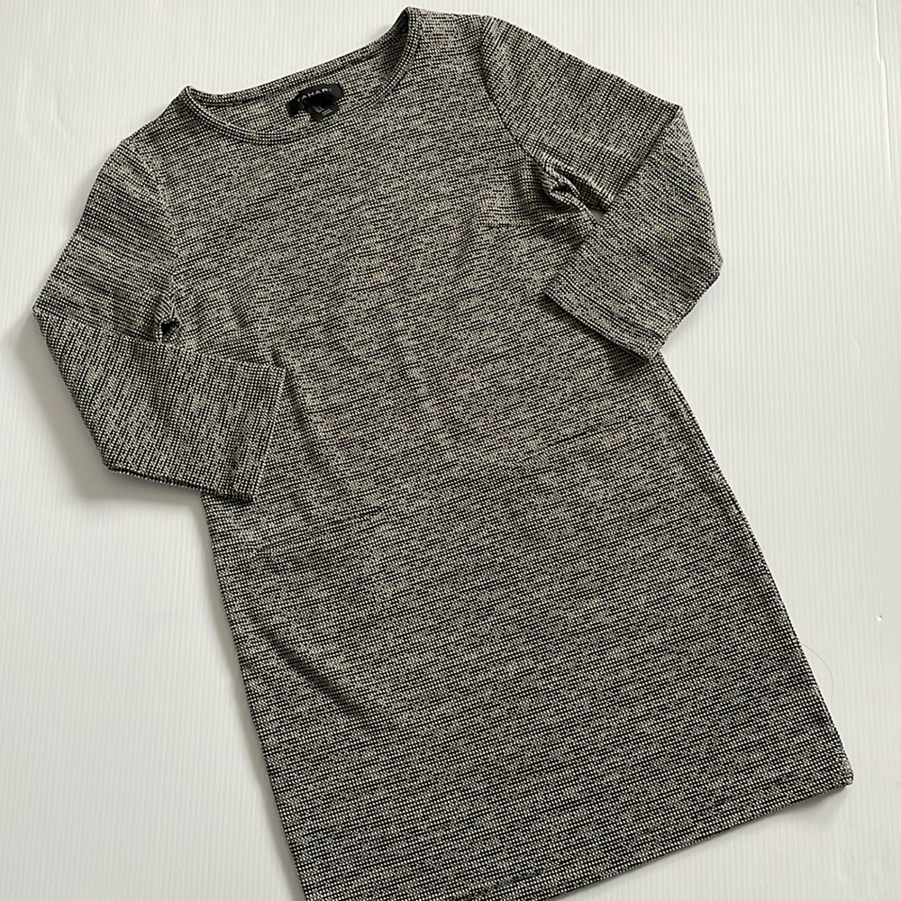Tahari black, white & gray knit, 3/4 sleeve, shift dress.  Women’s size small